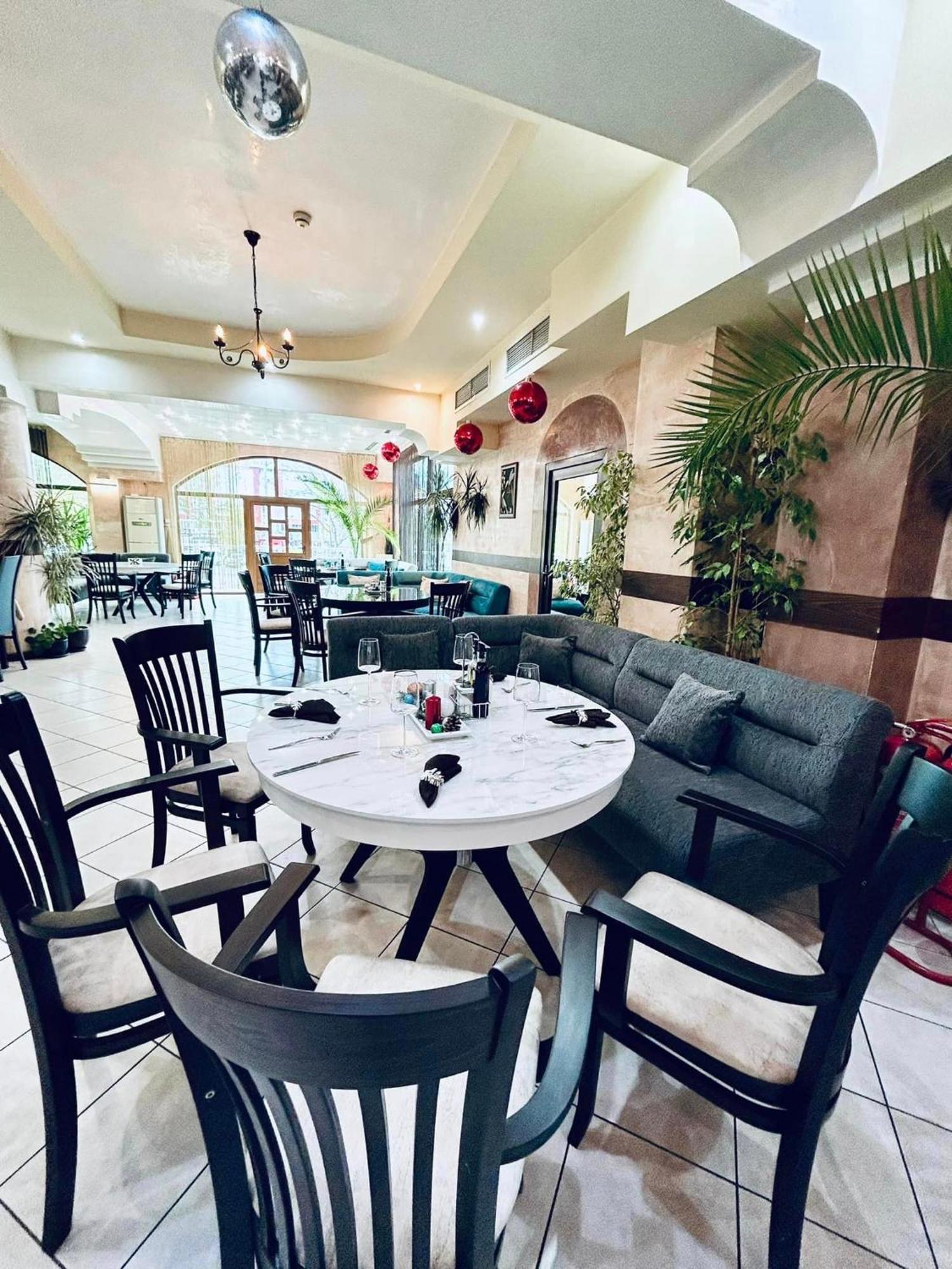 Meatsa Hotel Kŭrdzhali Buitenkant foto